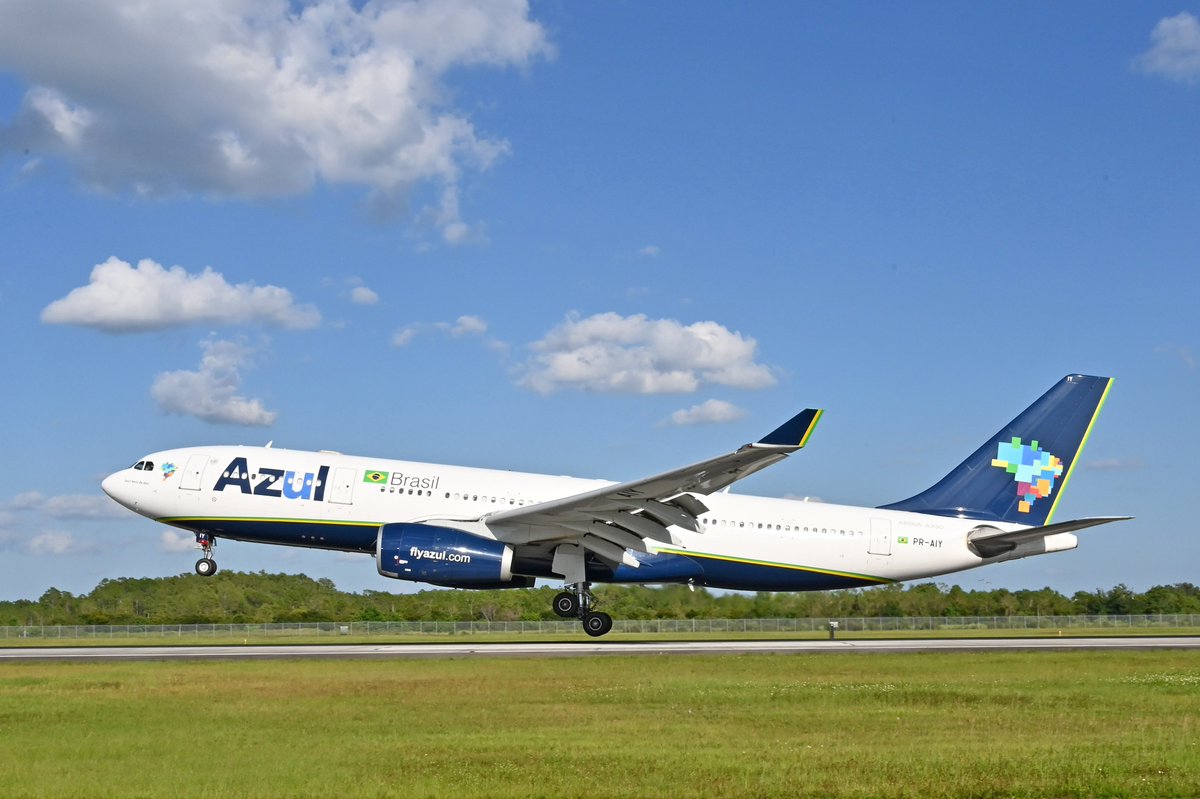 MCO's tweet photo. Bem-vindos ao Terminal C, @azulinhasaereas! 💙 https://t.co/1uMBg7xT1g