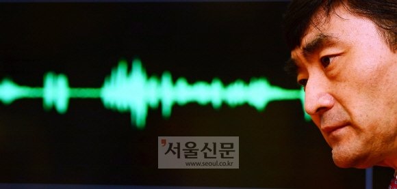 .....'바이든', 그리고 '날리면'.
고목은 침잠하려 하나,
'바람'이 소란한가.
....그래, 어쩔 수 없나.
'시대'가 나 '소리박사'를 부른다면ㅡ