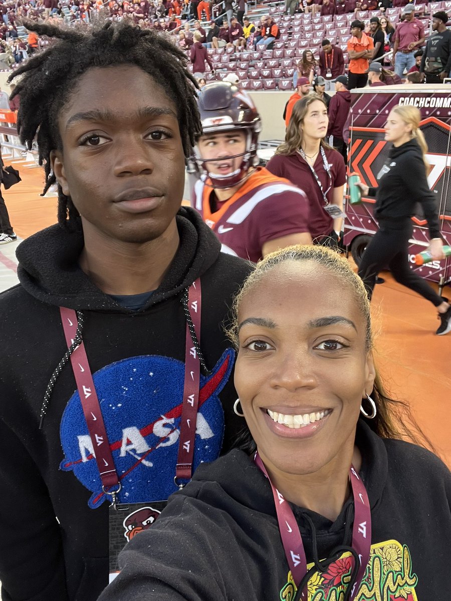 algiers_diamond's tweet photo. #throwbacklane #hokies #VaTech https://t.co/mdA0rFNhu8
