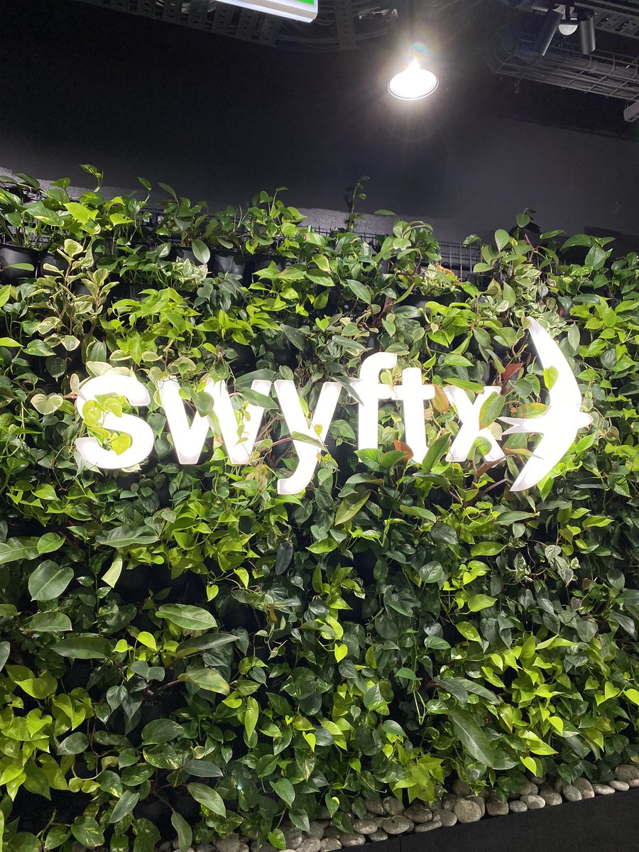 Visited @SwyftxAU with @QUTEship. Great to meet with and hear from their #inspirational #employees. Also, check out their brand wall, composed of REAL #plants 🤩 @ellispeta @QUT #tech #entrepreneur #entrepreneurship #business