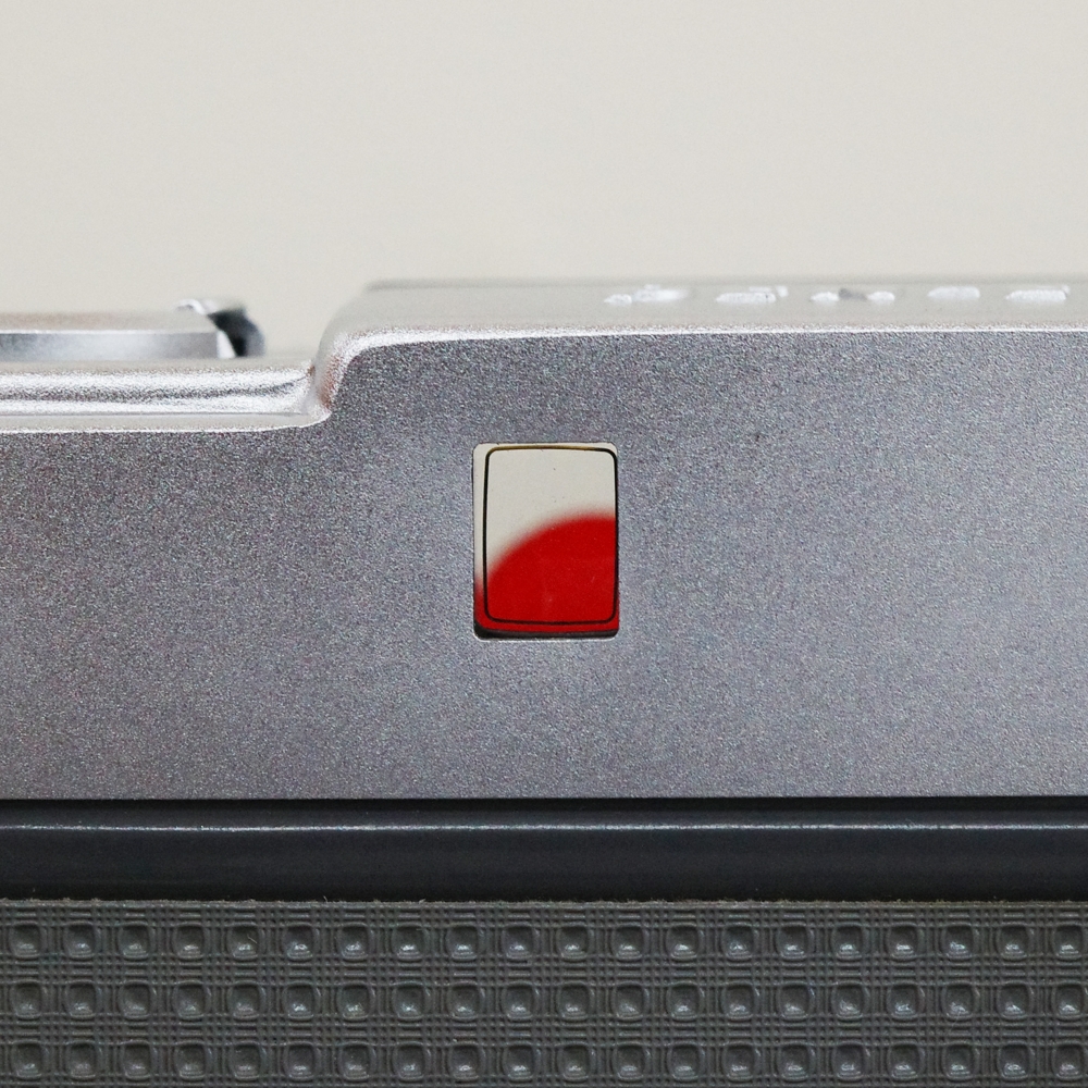champcamera's tweet photo. 中古 #OLYMPUS #PEN_EE(#オーバーホール済)
¥22,000 By #青葉台
ピント位置固定+自動露出のハーフサイズカメラ!扱いは非常にシンプル◎
露光不足を知らせてくれる通称「赤ベロ」が登場したのもこの機種から。整備済個体です!
#ハーフサイズ #フィルムカメラ #整備済
https://t.co/kcRC7xL7Uy https://t.co/Jv0AmRP5CU