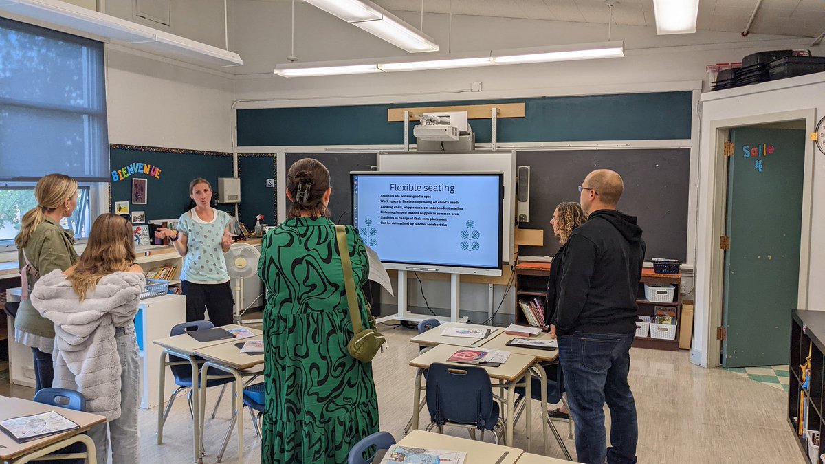 Belle soirée portes ouvertes à ECPS! C'était bien de revoir nos familles dans notre école!

Great Open House at ECPS! It was exciting to see our families back in the school!