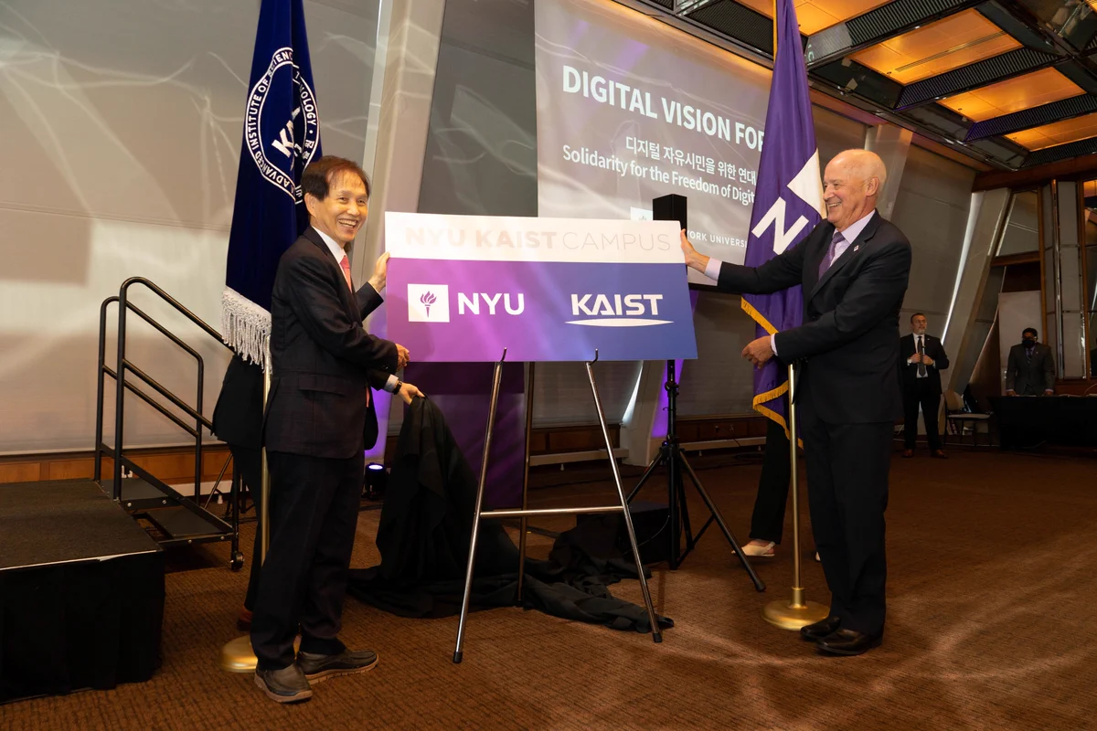NYU President Andrew Hamilton (right) and KAIST President Kwang Hyung Lee (left) poses next to the signage for the KAIST-NYU Campus