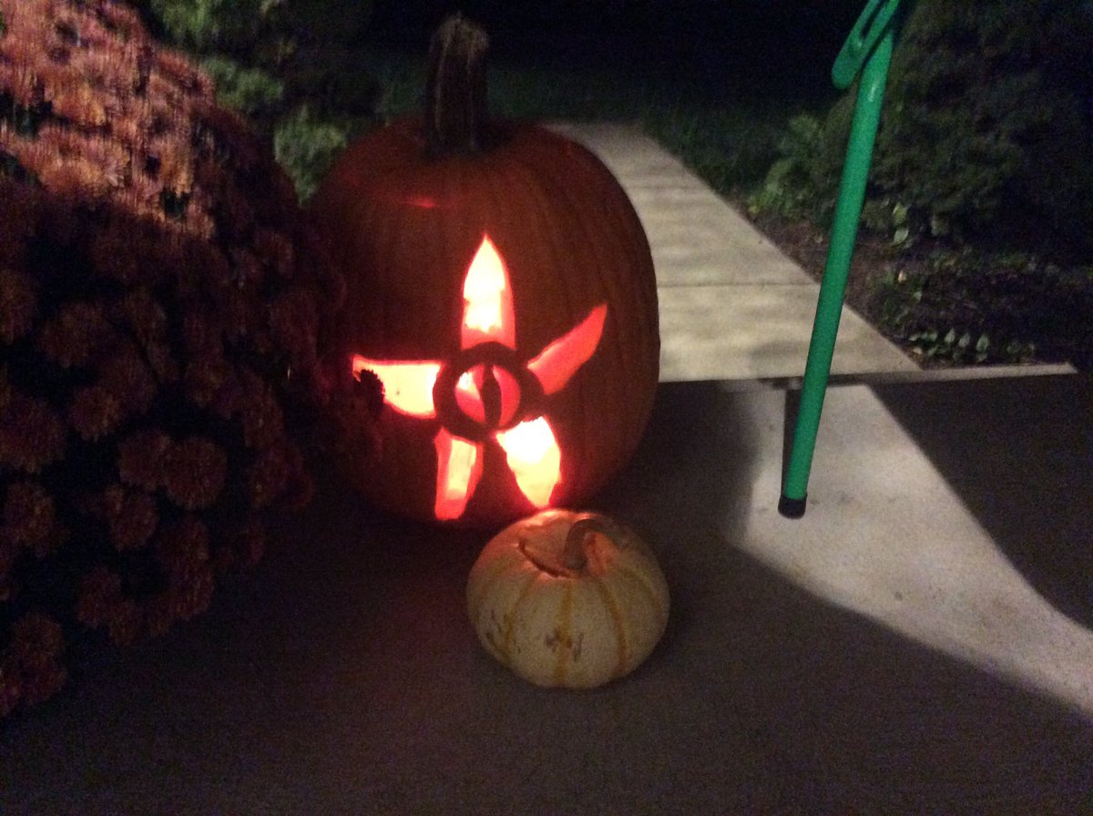 jm_meunier's tweet photo. #HouseholdTipsForMen
Enjoy pumpkin carving in the Fall?
Be careful what you choose to carve.
Last year I did this design,
and soon this pumpkin had all the smaller pumpkins enslaved and doing its bidding.
#comics #BeTold #PumpkinnoTheConqueror https://t.co/t09vX4TR4R