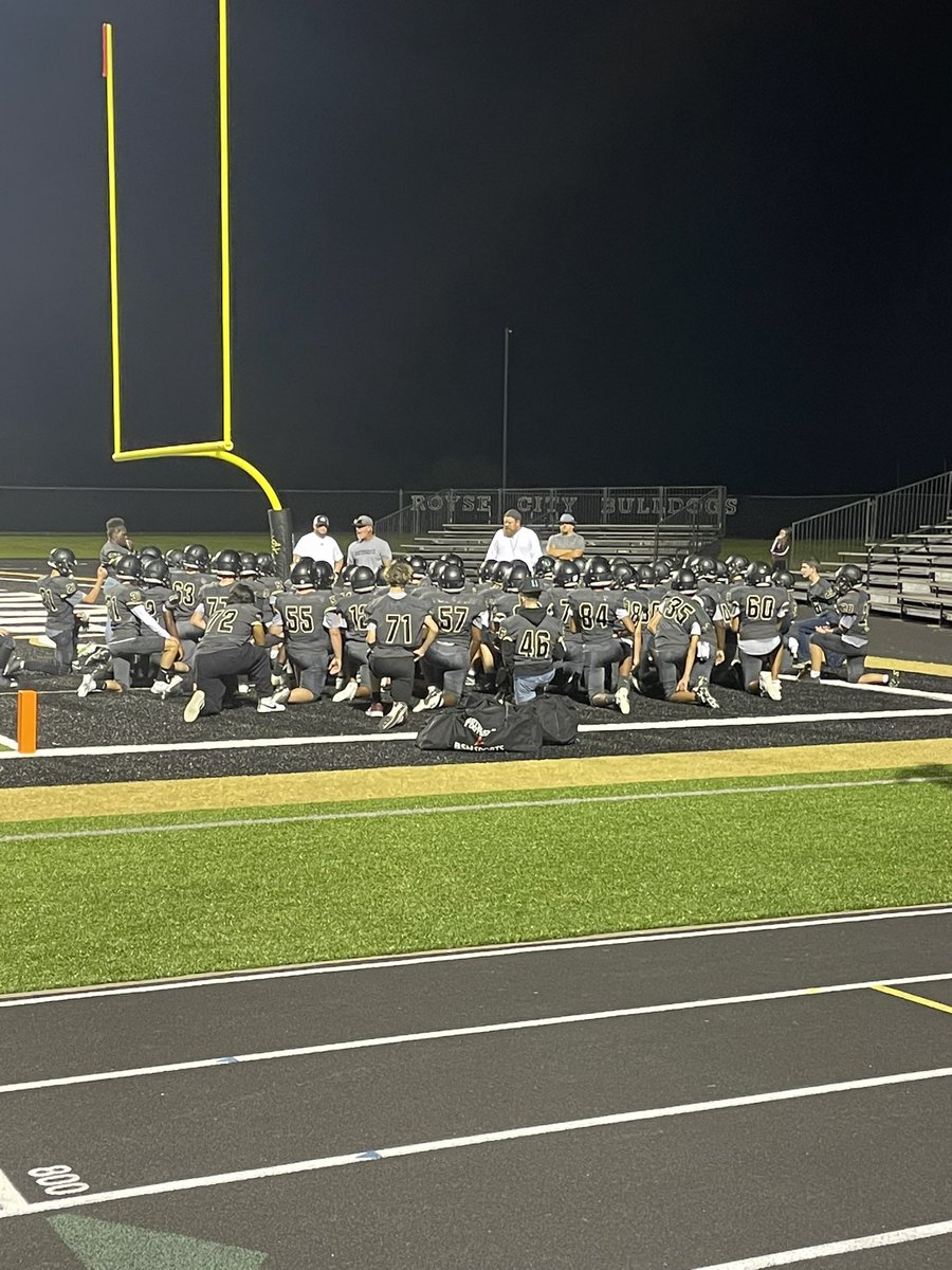 RoyseCityHS's tweet photo. Way to GO RC!! Bulldogs WIN against Wylie High! #subvarsity #bulldogpride #oneRC https://t.co/U4Z0vWarda