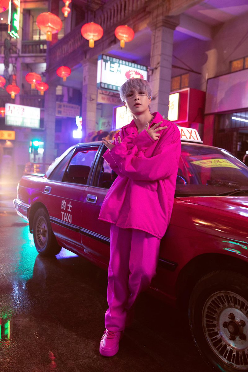 lay_studio's tweet photo. A dream within a dream ~

BOSS @layzhang 
Dressed in all pink invites you to dream!  #WEST_isCOMING #YIXING_VEIL

PRE-SAVE WEST EP ➡️ https://t.co/vPL5NRccKw https://t.co/LBqvsPsHCz