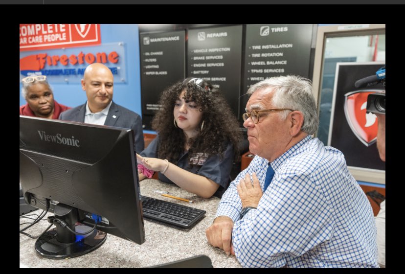 PantherNation_1's tweet photo. Thanks @JohnCooper4Nash for visiting the MHS Automotive class to discuss the importance of how public/ private sector partnerships make a difference in our schools. Thanks @FirestoneAuto  for your commitment to our students. @MetroSchools @SonyaBrooks71 @MyFutureMyWay https://t.co/L7UxHMfS6H