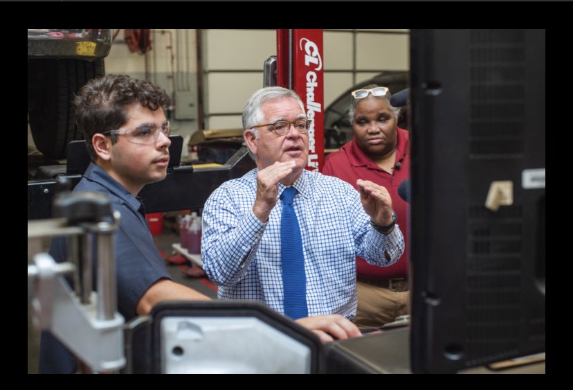 PantherNation_1's tweet photo. Thanks @JohnCooper4Nash for visiting the MHS Automotive class to discuss the importance of how public/ private sector partnerships make a difference in our schools. Thanks @FirestoneAuto  for your commitment to our students. @MetroSchools @SonyaBrooks71 @MyFutureMyWay https://t.co/L7UxHMfS6H