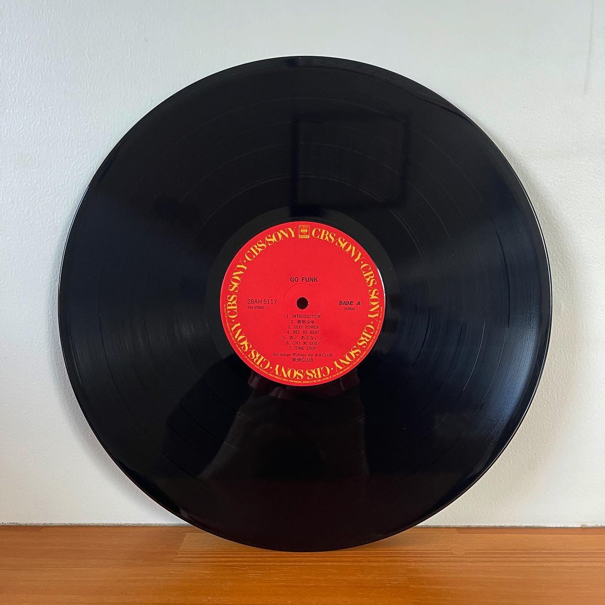 tukisitamitiue's tweet photo. #レコード
#米米クラブ 4thアルバム
#GOFUNK
レコードとして発売された最後のアルバム。そういえば米米はレコードのイメージってあまりないかもしれない。
CDと同時発売ながら、もう時代的にCDのウエイトが高くなっていたからだろう。
でも、バンドサウンドとして、この辺りのアルバムまではなかなか。 https://t.co/egd1vnTVqJ