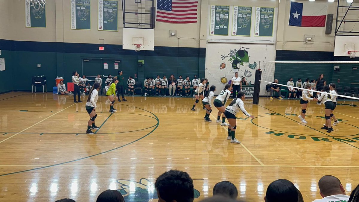 WrennMS_PE's tweet photo. WHAT A GREAT DAY TO BE A HORNET VOLLEYBALL PLAYER!!! Our girls did an outstanding job tonight! 8th A&amp;B team as well as 7th A all got the win!! Our 7th grade B team will work to get it done next week!! 💚🎉🐝 Shout out to our awesome AP Ms. Wallace for supporting us!! We 💚 you! https://t.co/rD4nIgRdW6