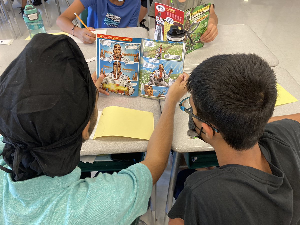 MlleRussell's tweet photo. Les élèves en 7e et 8e @WalnutGrovePS ont fait la lecture de @debrouillards et Max Axiome cette semaine #jelislascience. Nous avons déduit qu'il y a beaucoup de mots amis dans la lecture scientifique. 🙌🏼 https://t.co/NqTiRWmkEF