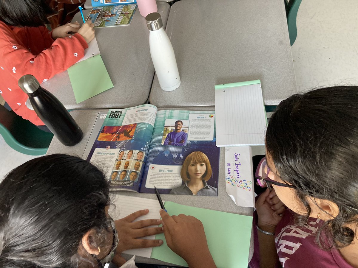 MlleRussell's tweet photo. Les élèves en 7e et 8e @WalnutGrovePS ont fait la lecture de @debrouillards et Max Axiome cette semaine #jelislascience. Nous avons déduit qu'il y a beaucoup de mots amis dans la lecture scientifique. 🙌🏼 https://t.co/NqTiRWmkEF
