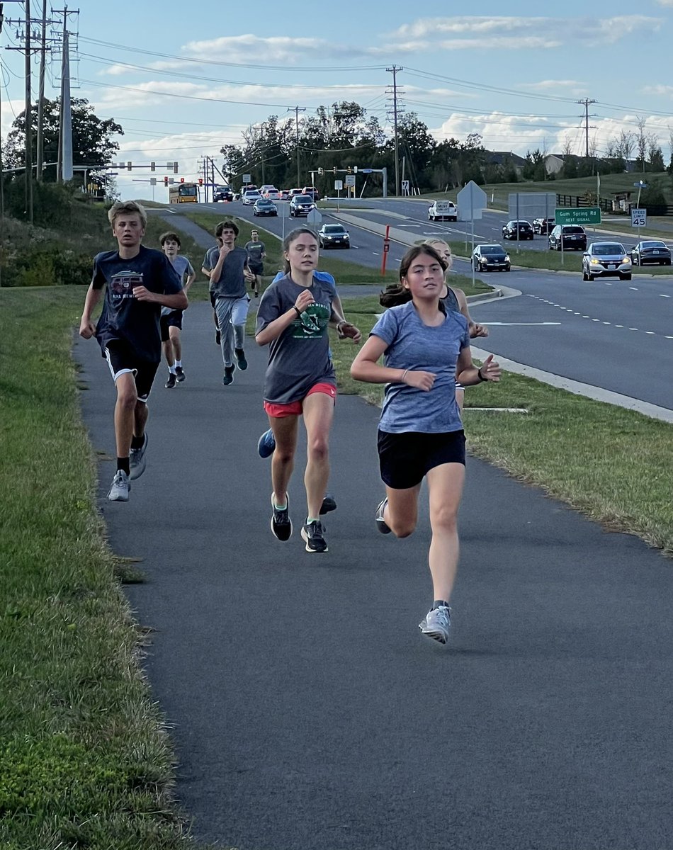 PVIPantherXC's tweet photo. A little bit of wind + lots of hills = fantastic preparation for this Saturday’s #OatlandsInvite2022! 🖤💛🐾💪🏻🔥 #TeamPVI #RunPanthersRun #Climbeverymountain #cantstopwontstop #alittlepainnowalotofsuccesslater @pvisports @PRRunning @PRR_SRiding @pvikiernan @FatherSchultz https://t.co/HBMDczbDBB
