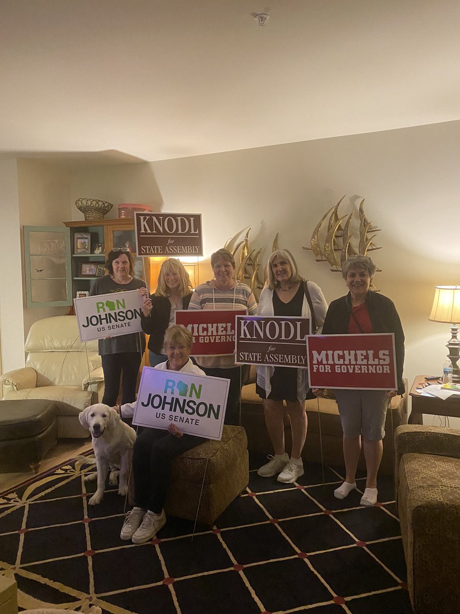 ElizabethWirth7's tweet photo. Team members in Ozaukee County are working very hard for our candidates!#LeadRight https://t.co/NRhfXDxiuJ