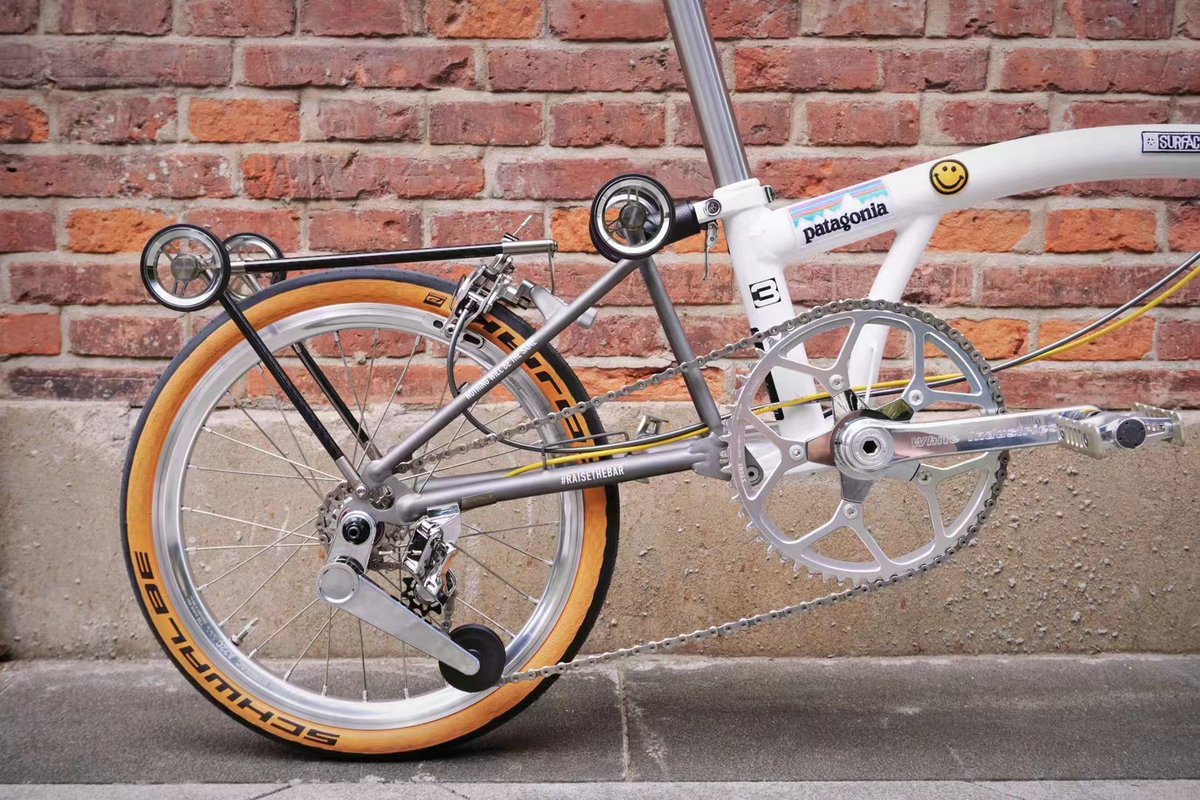 JosephKuosac's tweet photo. A22C Silver Aluminum Wheelset on Brompton.
It does look elegant and beautiful to me!
#elegant #beautiful #JosephKuosac #aluminum #wheelset #shinysilver #Brompton #小布 #foldingbike #折疊車 #グレース #美しさ #小さな車輪 https://t.co/Dj7zsanZsx
