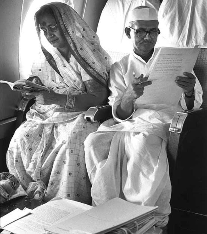 बॉलीवुड के खान गैंग को बहुत लोग लाइक करते है देखते है हमारे पूर्व प्रधानमंत्री जी को कौन लाइक करेगा...?