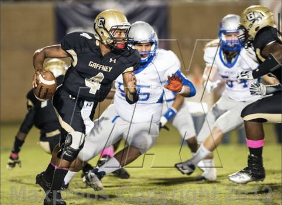 _dmanning99's tweet image. Your teammates are your family! protect your family!!!!!!  #offensivelinepride ✊🏾