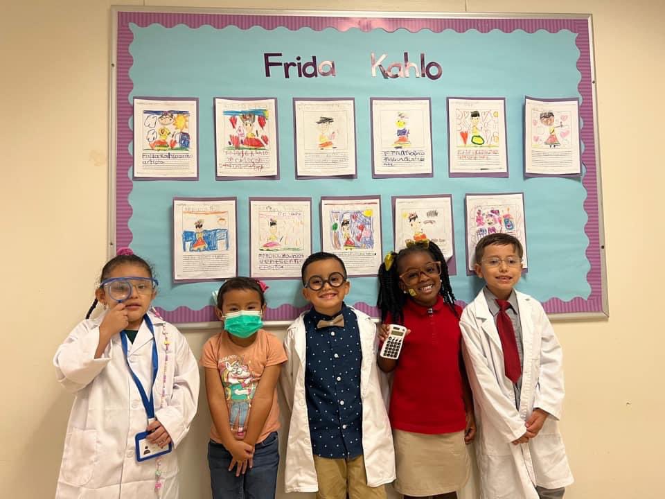 WinnetkaDISD's tweet photo. Scientists and mathematicians at Winnetka! ๐งช๐ #CollegeGoGetItWeek https://t.co/UY0k7KSgSo