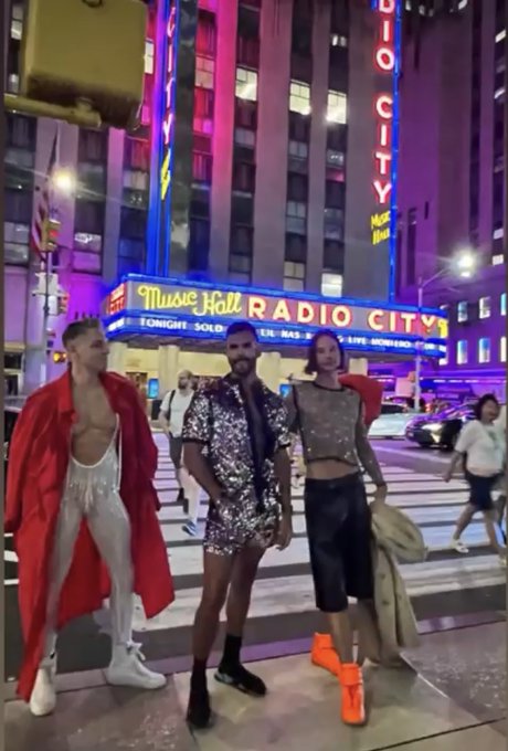 Donald Glover wore this outfit to Beyonc&eacute;&rsquo;s party. I told the amazing Rob Harmon I loved it. He told<a href="/tag/southafrica"class="tags"><span>#southafrica</span></a><a href="/tag/uwf"class="tags"><span>#uwf</span></a>