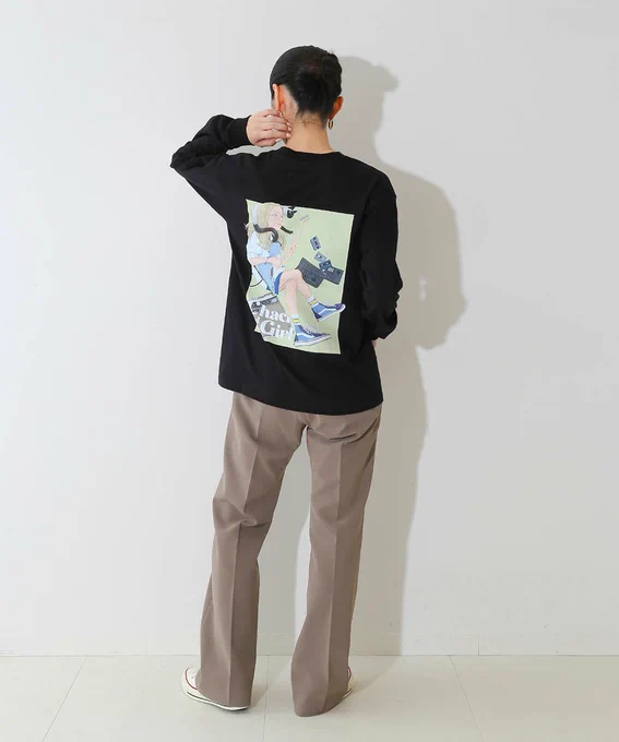BAYCREW'Sとのコラボレーションで"Chack and the Girl"のロンTとバッグが受注販売にてリリースされます。私自身が90年代にリアルに使っていた4トラックMTRやドラムマシン、メタルのカセットテープ、バンズを描き込んで思い入れたっぷりのアイテムとなっております。 