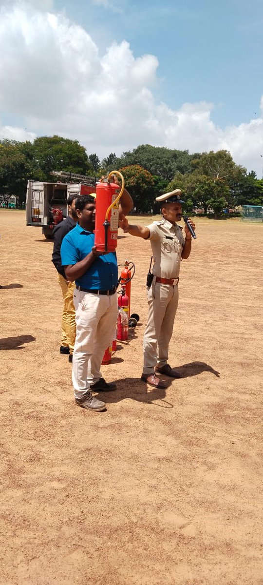 GeorgianBlore's tweet photo. #FireSafetyAwarenessProgram
To sensitize staff & cadets about the life saving & rescue techniques in case of fire was demonstrated by #FSO Banaswadi Fire Station & #FSAI Team.
#SheelamParamBhushanam
Courtesy : 3388/RH Mr Mithun J Secy FSAI ( Bangalore Chapter) https://t.co/Wl6nLzpVeo