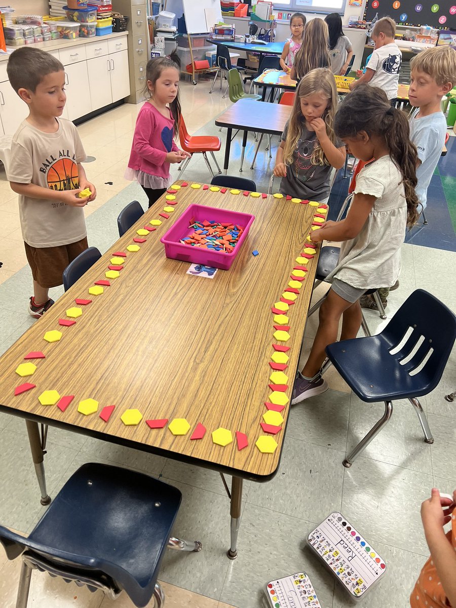 Kindergarten is learning about patterns and how to work together as a team. <a href="/MillerHeightsES/">Miller Heights Elementary School</a> #BuildingBethlehem <a href="/McGrawHillK12/">McGraw Hill PreK-12</a> #Teamworkmakesthedreamwork  <a href="/BethlehemAreaSD/">BASD</a>