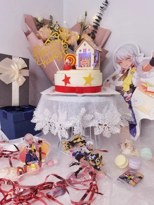 Carole's Birthday Party | Happy birthday, Carole!The girl always stands out in the crowd. The tips of her short silver-white hair have chic pink-yellow highlights. The mission today is to spend a fantastic day with the girl!Let's wish her happy forever!#HonkaiImpact3rd 