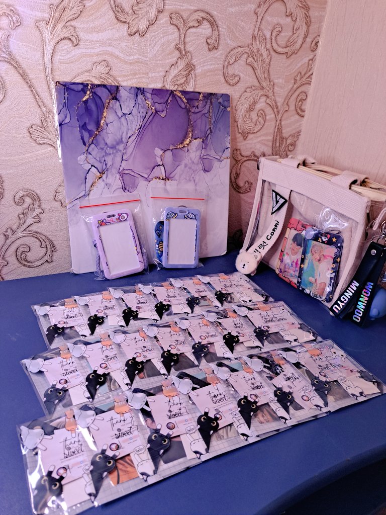 nat_ohnat's tweet photo. See You Tomorrow Sebong.
@enveebear_  dan Carats day 1

Yg mau freebies tepok saja pundak ku / say hi.
Yang liat tas dgn nama "Conni" dan strap MinWon jangan sungkan yaa 💕

📍ICE BSD
🗓 24 Sept 2022
🕖 jam 9 / 10 pagi

#BeTheSunInJakarta 
#BETHESUNinJKT https://t.co/wX8VfuiFlX