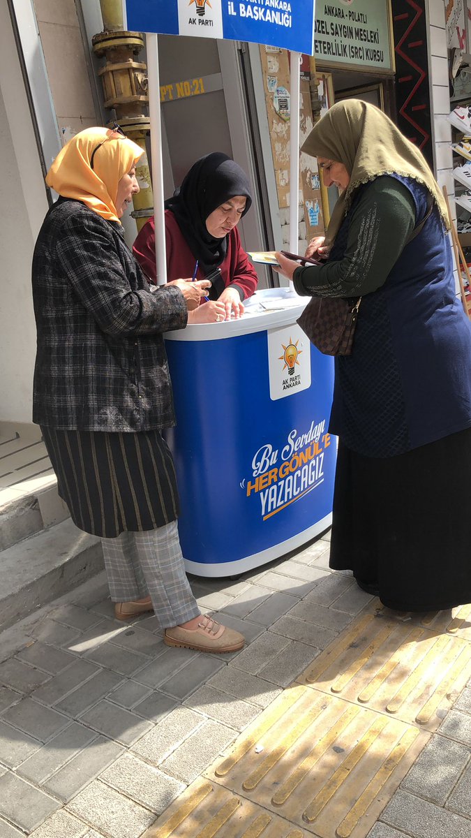 PolatliAkKadin's tweet photo. Yeni üye çalışmalarına tüm hızıyla devam ediyoruz
Bu Sevdayı Her Gönül'e Yazacağız
#TeşkilatHazır
#PolatlıHazır
#AkAnkaraKadınlarıSahadayız
@aysekesir @hatice_cakmak_ https://t.co/mg05iacPwE