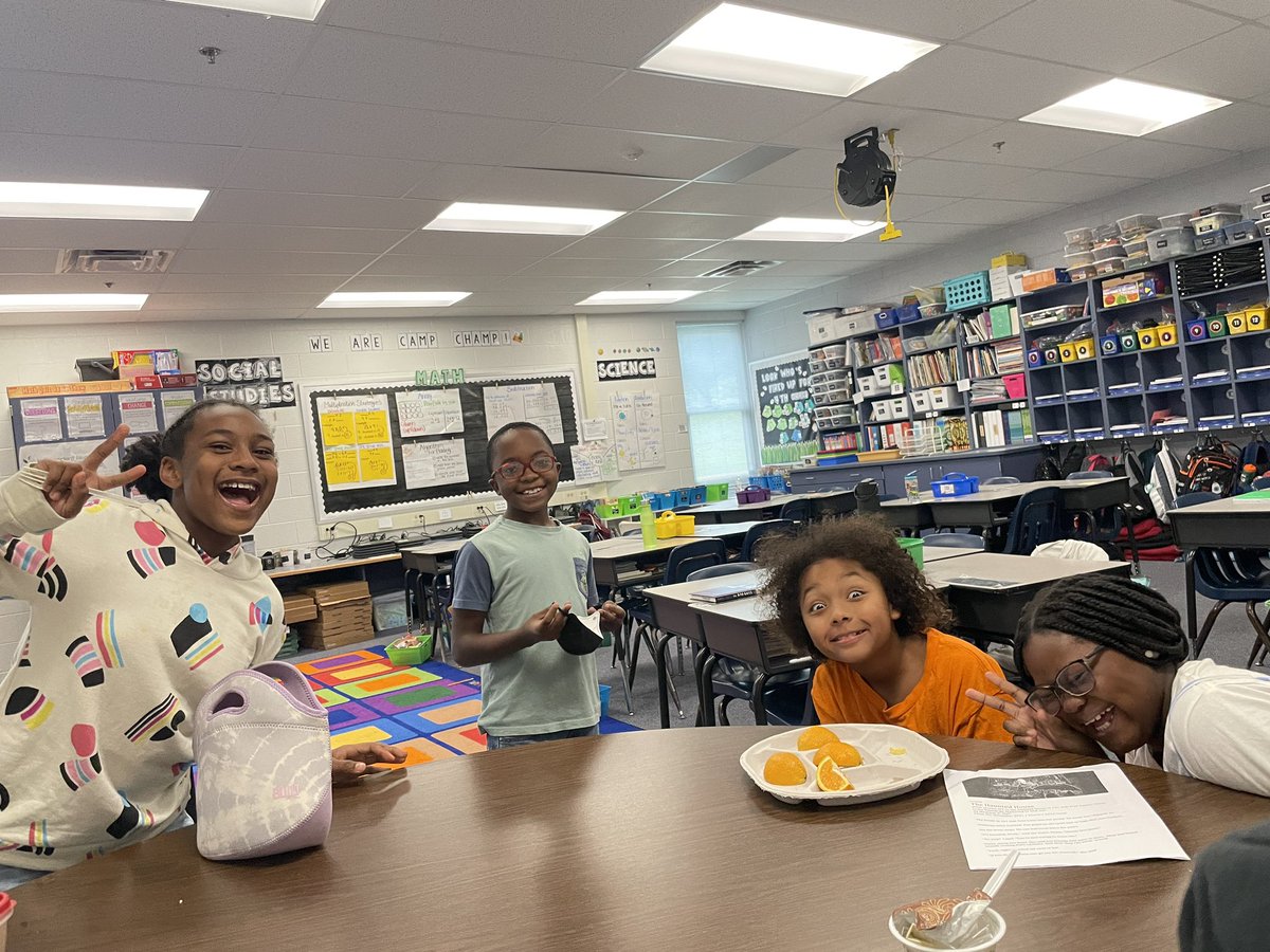 MsLee_4th's tweet image. My Thursday Lunch Bunch Crew❤️ #campchamp