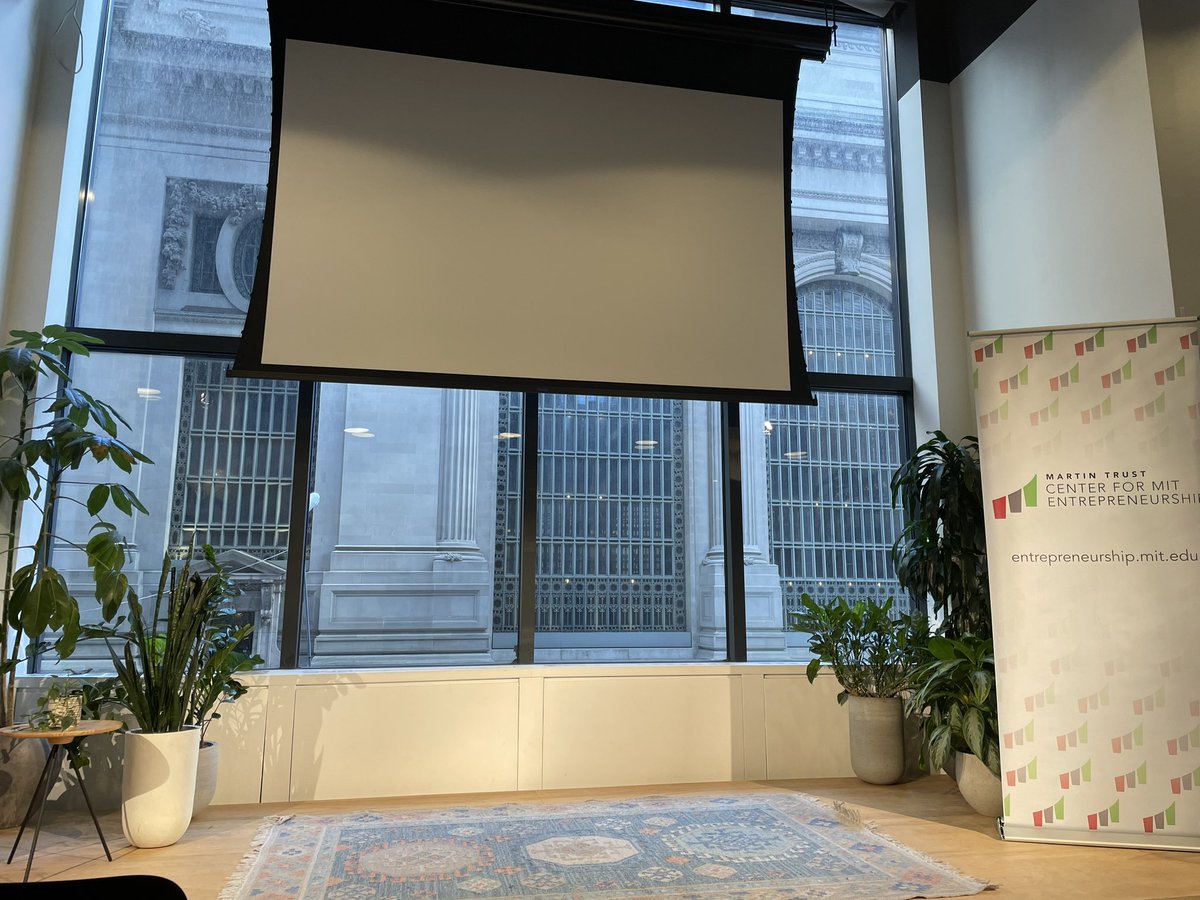 davincilace's tweet photo. So grateful to @EshipMIT for having DaVinci Wearables @davincilace as part of the #mitdeltav 2022 cohort. NYC deltaV demo day. @MITSandbox @MIT_EMBA @MIT https://t.co/LxHvmKe0c7