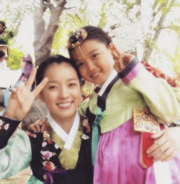 kdramatreats's tweet photo. Crying Han Hyo Joo and Kim Yoo Jung after 12 years 🥺 https://t.co/vtXwaFu8Oo