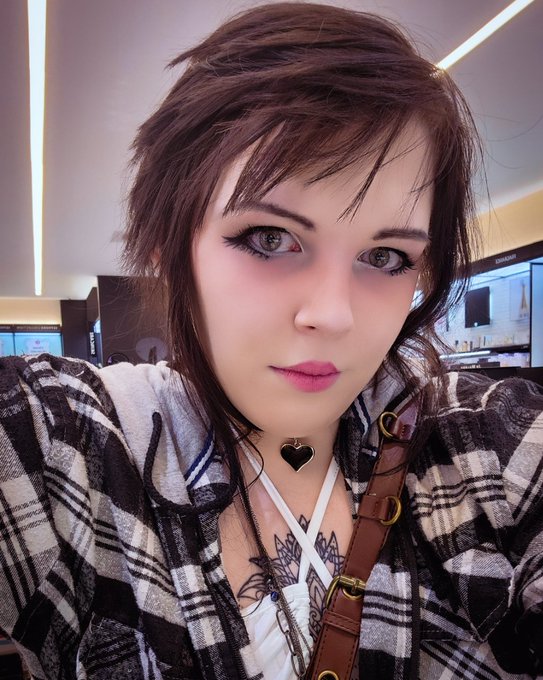 💖 Makeup and hair look amazing 🥰 Follow me &amp; check out my other socials too! https://t.co/xwyj89UbAP <a href="/tag/selfie"class="tags"><span>#selfie</span></a><a href="/tag/fashion"class="tags"><span>#fashion</span></a><a href="/tag/beautiful"class="tags"><span>#beautiful</span></a><a href="/tag/makeup"class="tags"><span>#makeup</span></a><a href="/tag/style"class="tags"><span>#style</span></a><a href="/tag/c"class="tags"><span>#c</span></a>