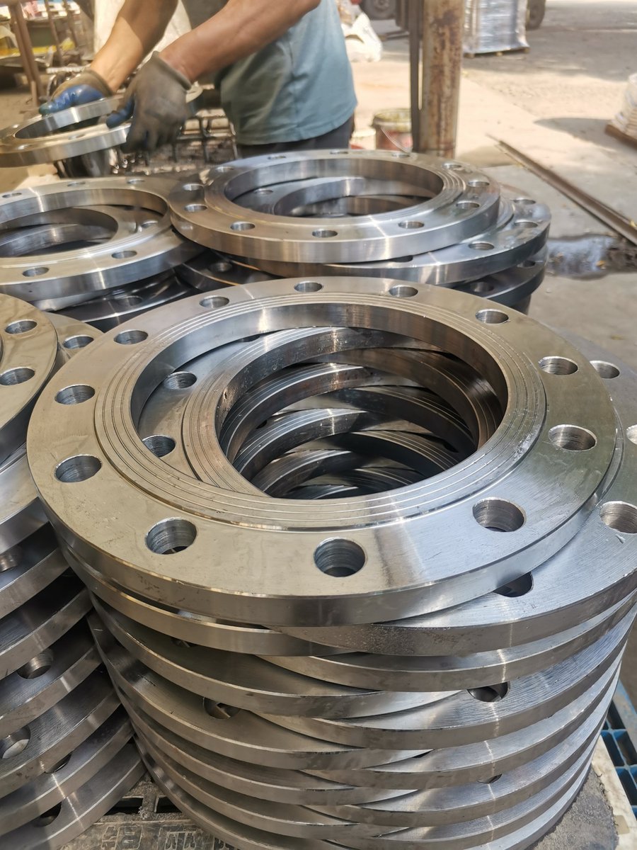#Anyone need this carbon steel flanges for pipeline project or use it yourself can contact me for inquiry.
#Email: flangetrading5811@outlook.vom