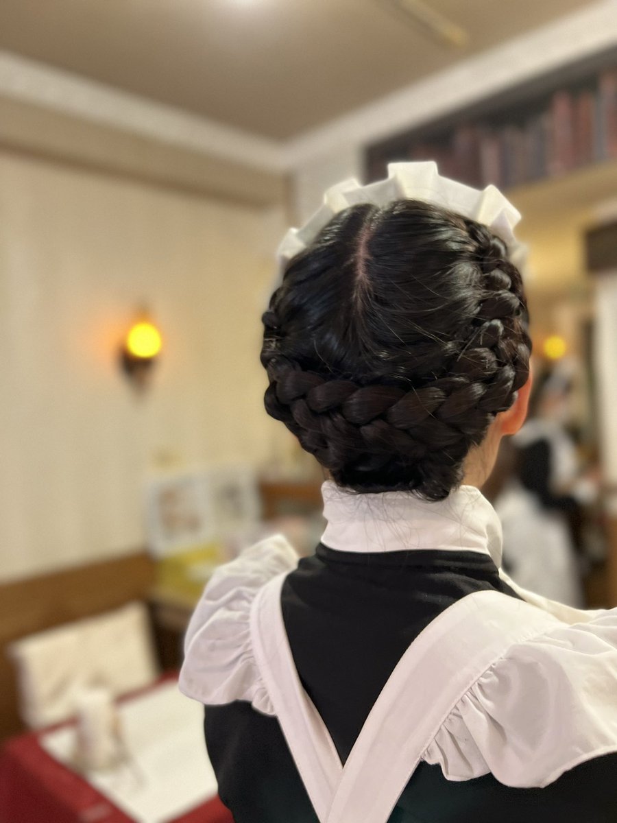 wonderparlour's tweet photo. 今日のメイドの編み込み髪形。 https://t.co/zsCKCLGQLR