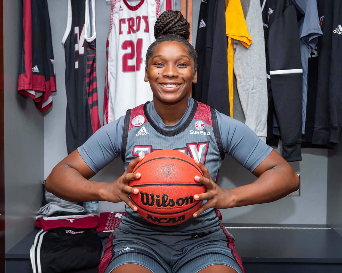 MarcaviaS's tweet photo. Visit #2❤️💪🏾 #TroyWBB https://t.co/3wWGlolFuK