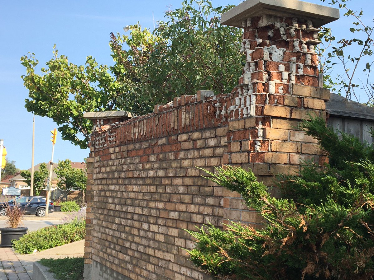 ScaramuzzoTeam's tweet photo. Another 4 years of Ward 1 Vaughan crumbling under the current councillor. Make that change ! Vote VINCE SCARAMUZZO, Councillor Ward 1 on Oct 24 or ONLINE Oct 6-20 https://t.co/8eIvRZZRgt