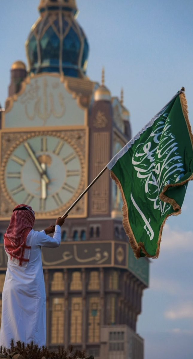 Rayed734's tweet image. حضارةٌ و عراقة ..
أصالةٌ و تأريخ ..
أسسٌ ممتدةٌ عبر العصور ..
و شموخٌ تتوارثه الأجيال ..
بسيفٍ و ناقةٍ و نخلٍ وشاة ..
و طموحٍ و علمٍ و تقدم و رؤية ..
كتبنا الماضي ، و بنينا الحاضر .. و نصنع المستقبل ..
لتبقى.
و نبقى نحن، على السمع و الطاعة 🇸🇦

 #اليوم_الوطني_السعودي_92