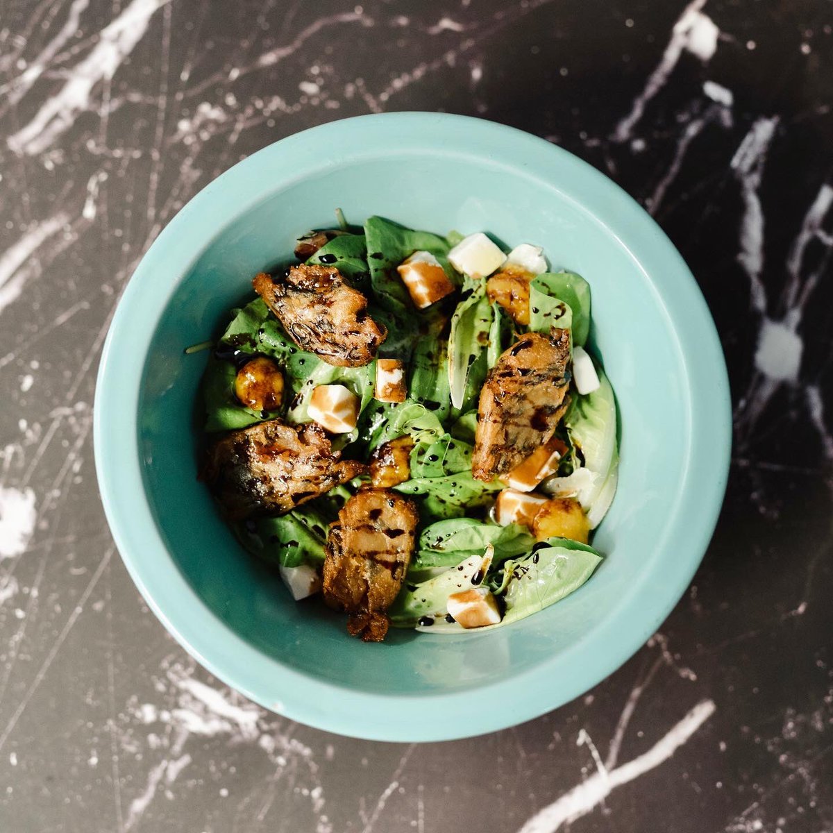 VidayComida's tweet photo. ✨💚VEGGIE💚✨
“Ensalada con lechuga hidropónica, Heura, tofu y gel de orejones”

Aquí encontrará opciones adaptadas a tu estilo de alimentación, intolerancias…

Por necesidad, concienciación o por placer ¡Disfruta de la #vidaycomida! https://t.co/ngHpprUoNd #Salamanca #foodies https://t.co/b0lSt3MboQ