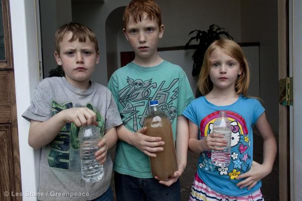 The bottle in the middle is tap water from a well contaminated by #Fracking in Dimock, Pennsylvania, USA

This is what Mogg, Truss and the Conservatives want your children, grandchildren and great grandchildren to drink

Are you going to let them?

#ToriesOut78 #FarRightEconomics