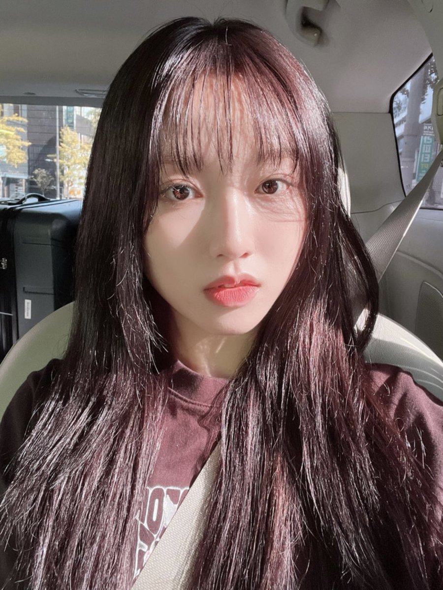11nbyul's tweet photo. WINE RED HAIR PARK GOWON WITH BANGS?3!2! https://t.co/Num2IOtjUq