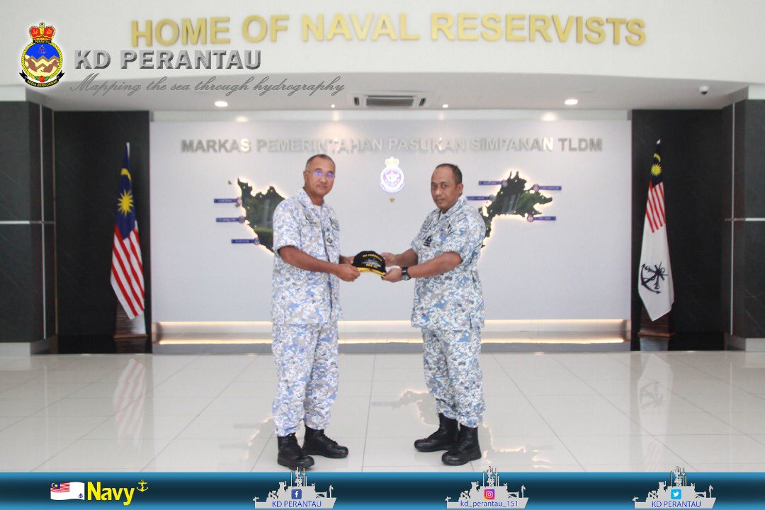 KD_Perantau's tweet photo. Pegawai Memerintah KD PERANTAU melaksanakan Kunjungan Hormat keatas Laksamana Pertama Azeman bin Yusoff,
Panglima Pasukan Simpanan TLDM
pada 22 September 2022.

#CourtesyCall
#Navypeople
#WanderersCrew151 https://t.co/3IWCaULYMT