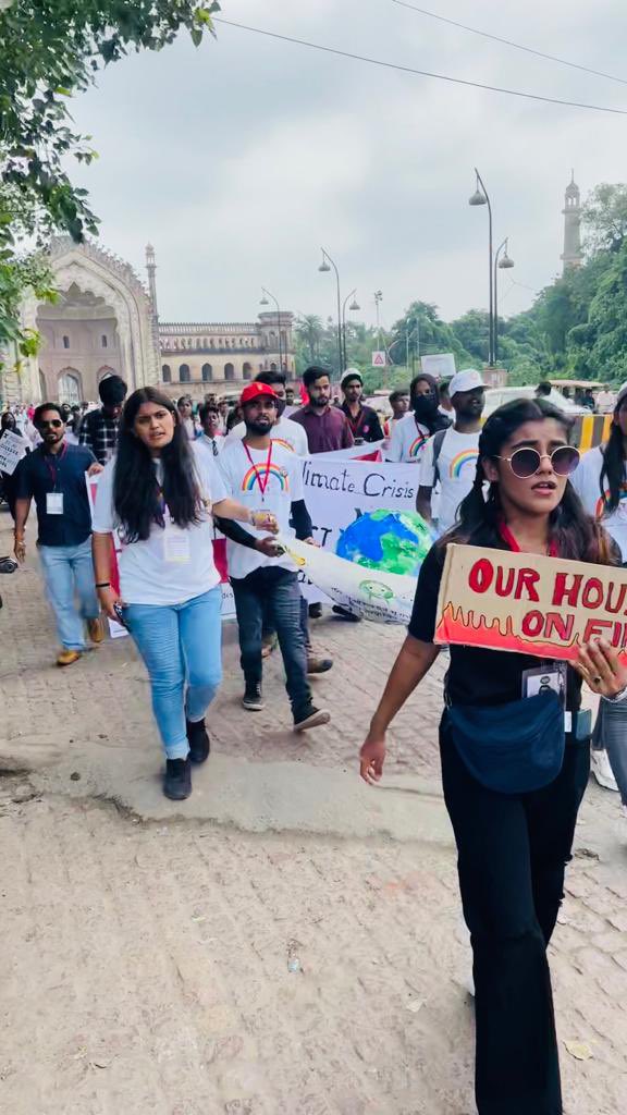 Sarahhh_lndian's tweet photo. Global Climate Strike in #Lucknow #UP #India 🇮🇳 week 84. #FridaysForFuture #ClimateStrike #PeopleNotProfit
#Schoolstrikeforclimate 
#SchoolStrike
@GretaThunberg @Licypriyak
@Fridays4future @fffUttarPradesh
@OurSwapna @stc_india https://t.co/tHEoQfdCje