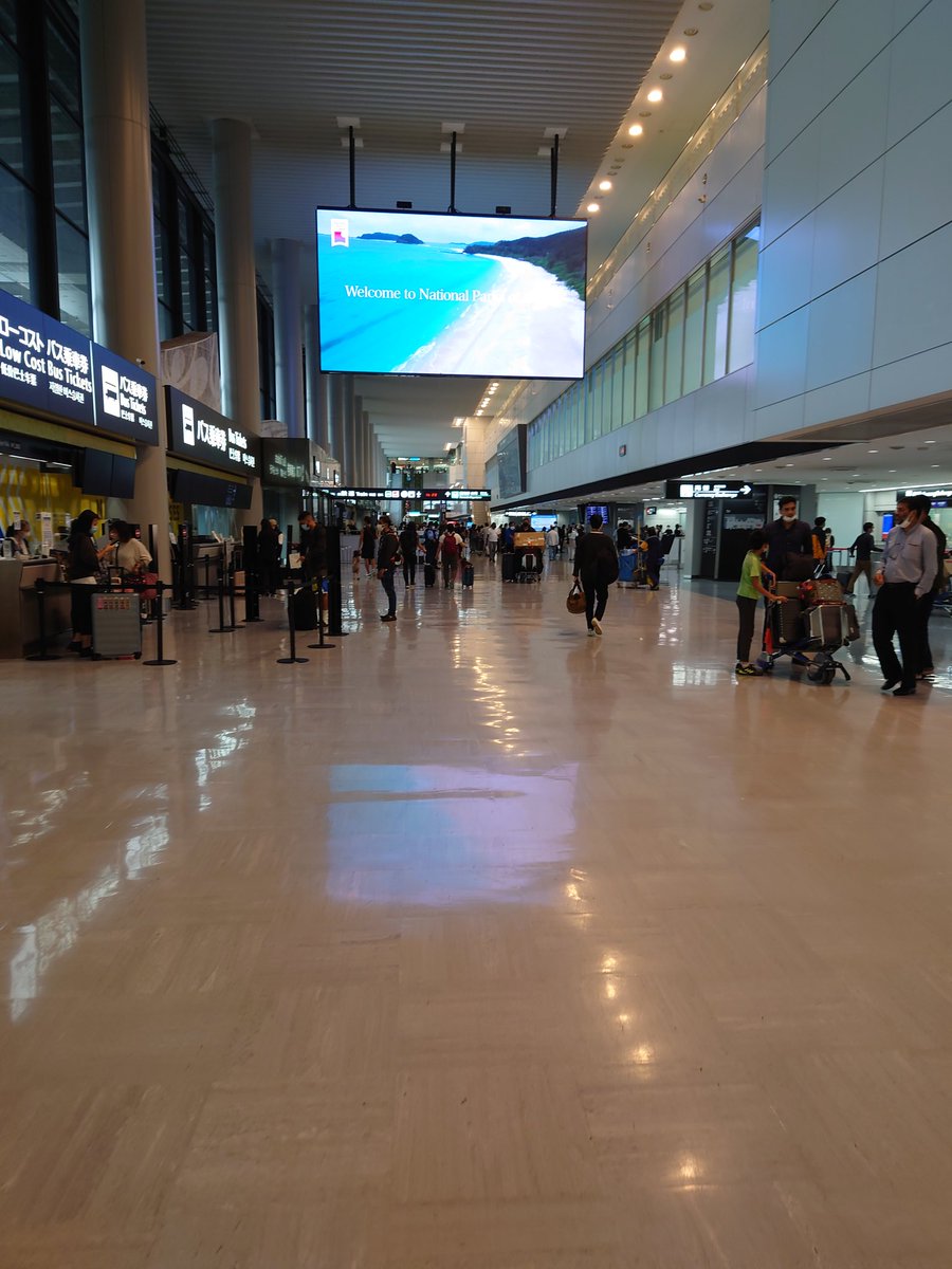 成田空港広くて迷子になる