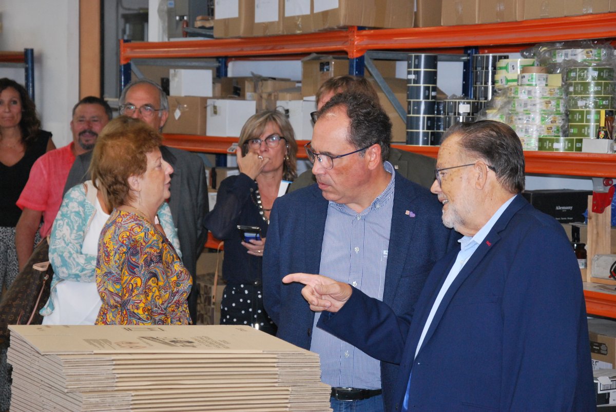 TorxaLa's tweet photo. Dimecres vam rebre la visita del senyor 
@evbonet  secretari de treball, acompanyat del director general d'Economia Social @josep_vidal  per veure les instal·lacions de La Torxa on van quedar gratament sorpresos de l'ubicació, lluminositat i el bon estat.
@treballcat https://t.co/lYWK3Jqhbo