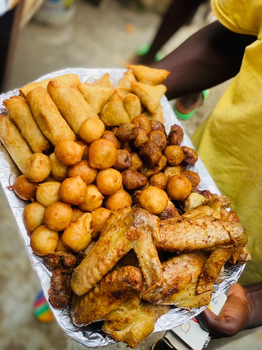 Guyssss🔈🔈🔈🔈🔈 A kind gentle lady wants to gift one of these trays to someone (she reserves the right to choose whomever she wants). Kindly choose one of the platters and retweet. If you’re feeling generous, please follow @OFADABARN 🙏🏿