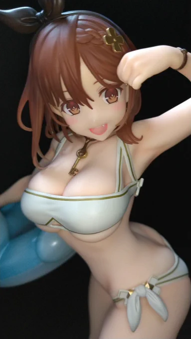 てことで白みずぎライザのフィギュアが届きました、3になったらこれより成長する…ってコト!? 