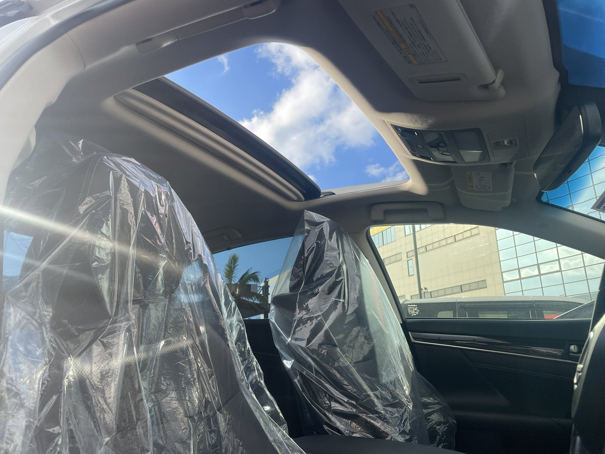 T_urasoe's tweet photo. こんにちはー!🤩
今日は浦添店オススメの中古車をご紹介します!!!
レクサス GS300h Iパッケージ
走行距離 5.9万km
総額 419万円〜
希少のFRセダン!!!
サンルーフ付き!!
このビシッと決まった一台を是非見に来てください!!🙌
#レクサス
#GS300h
#高里スタッフを探せ https://t.co/sWVwU9gmJo