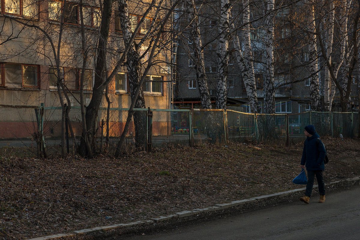gmph_ru's tweet photo. GM! Some photos of new documentary collection "GHETTO CHILDHOOD" dedicated to the theme of childhood is available: https://t.co/6hcQfB3mbf

#NFT #NFTart #NFTCommunity #PolygonNFT #NFTProject #OpenSea #NFTartists #ghetto #ussr #children #boyhood #kids #childhood #russians #crypto https://t.co/zJtnFcKeli