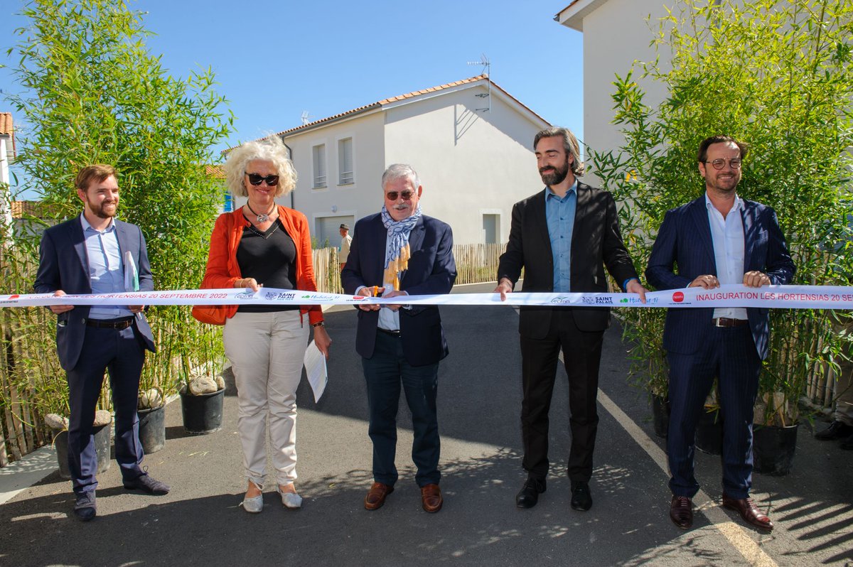 #SaintPalaissurMer #Inauguration résidence Les Hortensias : 20 logts sociaux et 5 abordables. @nexity <a href="/habitat17/">гера</a> Insertion urbaine réussie + calendrier optimisé depuis la préemption par l'@epfna = réponse concrète à la carence #SRU de @stpalaissurmer <a href="/Prefet17/">Préfet de la Charente-Maritime 🇫🇷🇪🇺</a>  #LLS